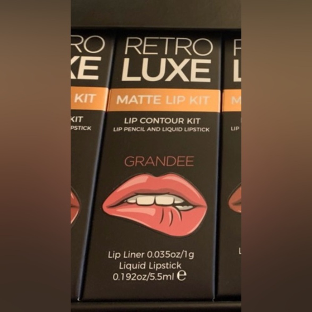 Makeup Revolution “Grandee” Matte lip kit